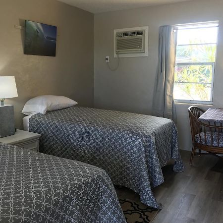 Pennwood Motor Lodge Себастиан Екстериор снимка