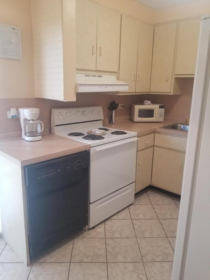 Pennwood Motor Lodge Себастиан Екстериор снимка