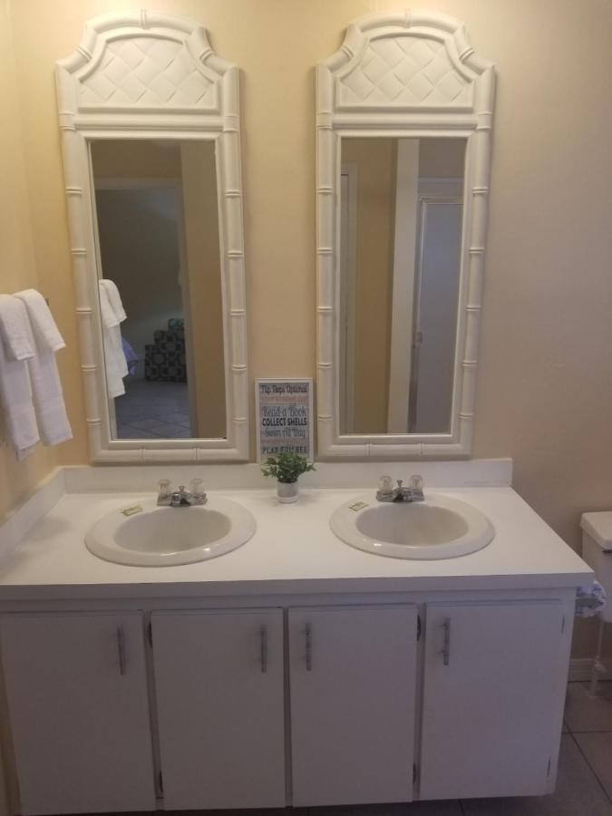Pennwood Motor Lodge Себастиан Екстериор снимка