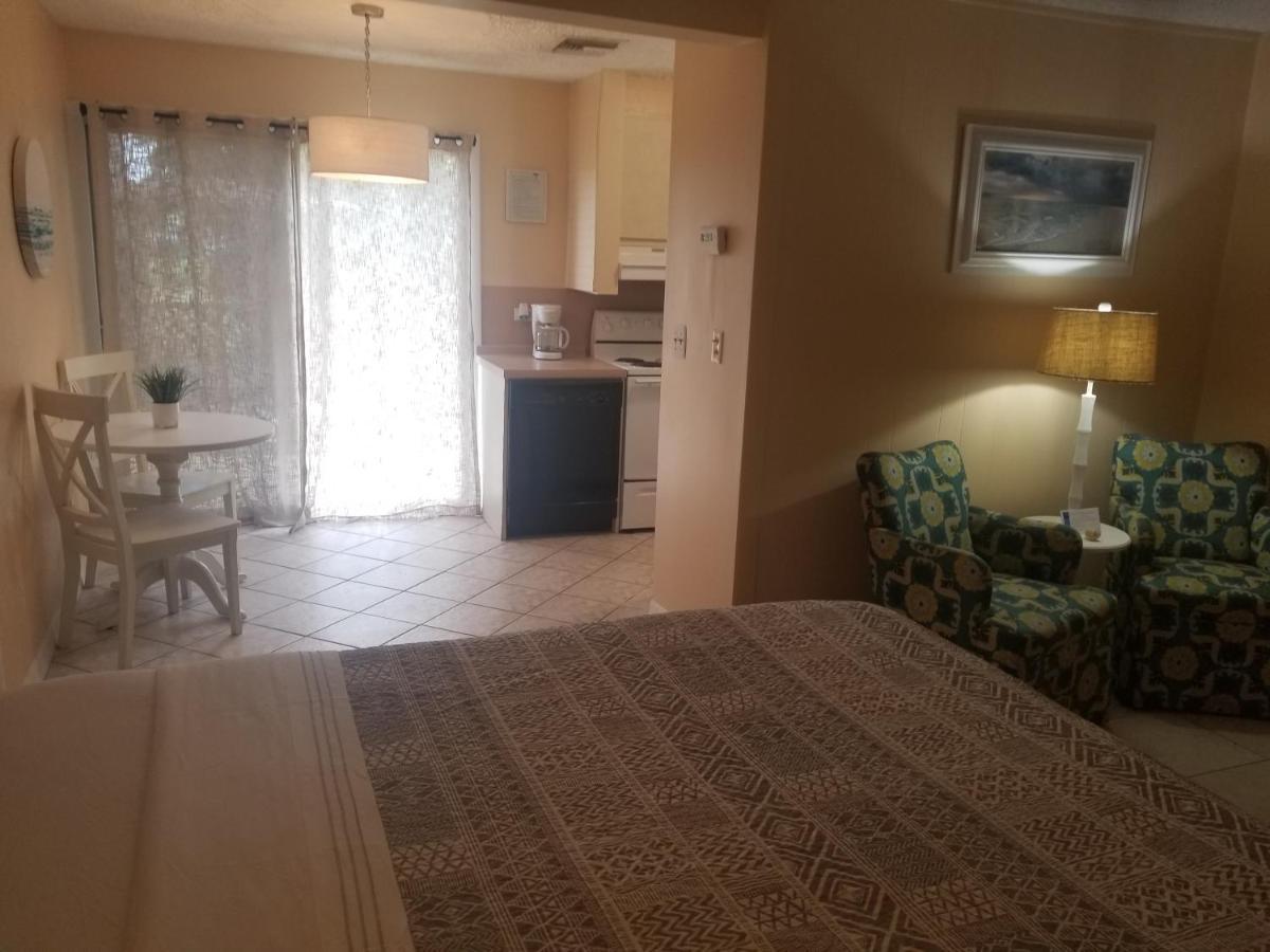 Pennwood Motor Lodge Себастиан Екстериор снимка