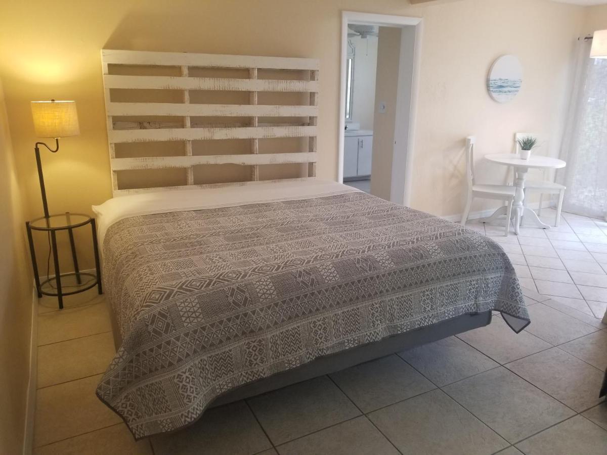 Pennwood Motor Lodge Себастиан Екстериор снимка