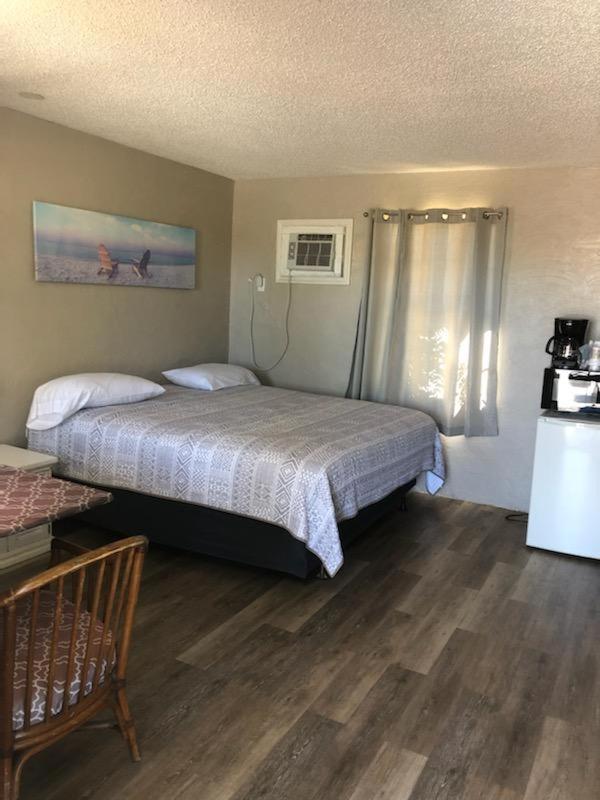 Pennwood Motor Lodge Себастиан Екстериор снимка