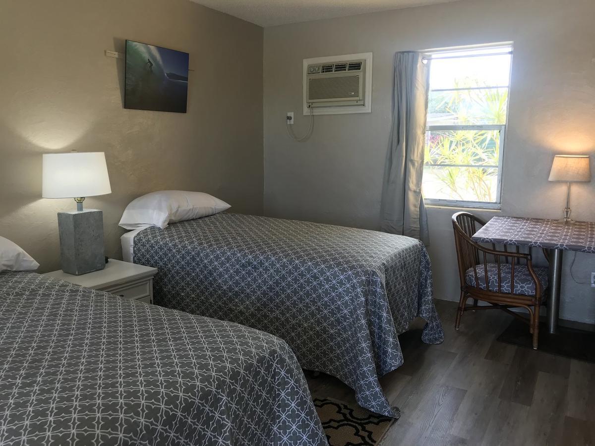 Pennwood Motor Lodge Себастиан Екстериор снимка