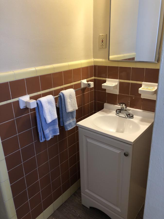 Pennwood Motor Lodge Себастиан Екстериор снимка