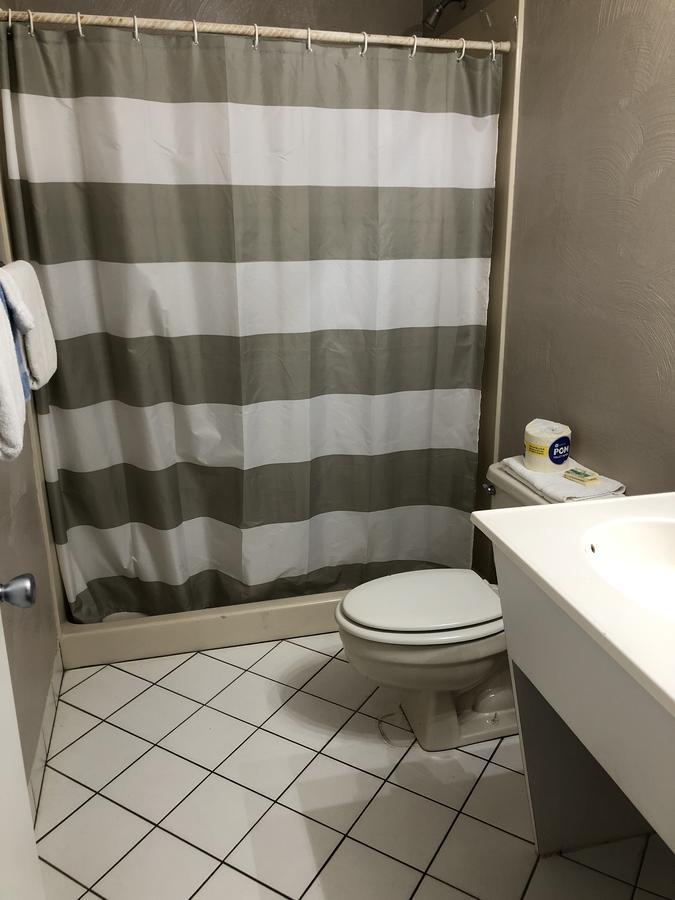 Pennwood Motor Lodge Себастиан Екстериор снимка