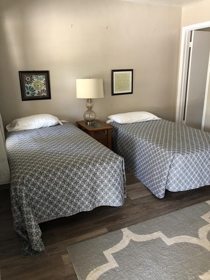 Pennwood Motor Lodge Себастиан Екстериор снимка