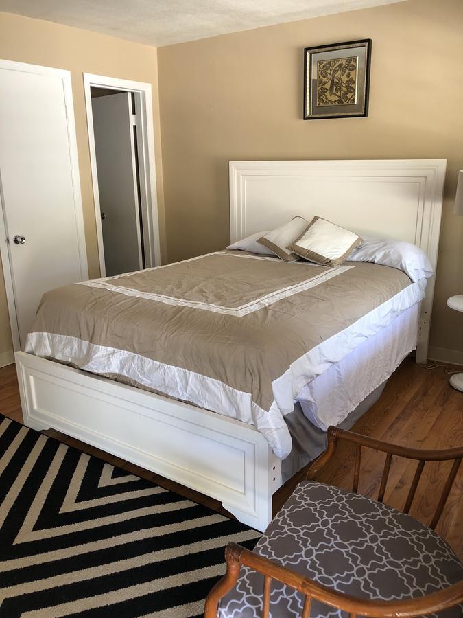 Pennwood Motor Lodge Себастиан Екстериор снимка