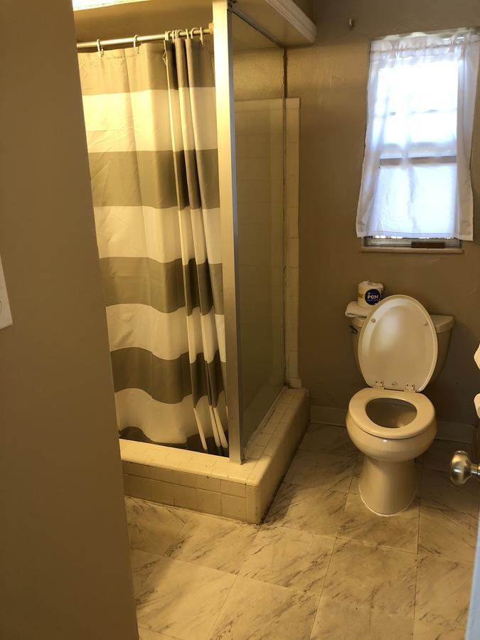 Pennwood Motor Lodge Себастиан Екстериор снимка